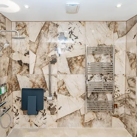 Dragon Luxury At 9 Albyn Place * Эдинбург