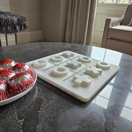 2 Bedroom Sofa Bed In Livingroom Castle View 1st Floor Sleeps 6 Edynburg