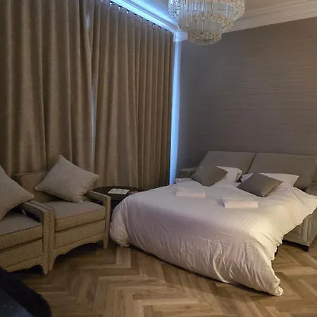 Apartament 2 Bedroom Sofa Bed In Livingroom Castle View 1st Floor Sleeps 6