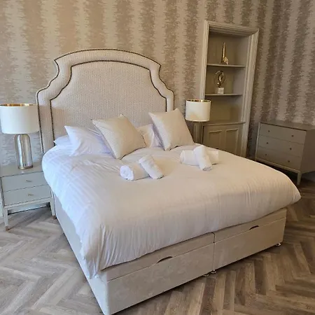 2 Bedroom Sofa Bed In Livingroom Castle View 1st Floor Sleeps 6