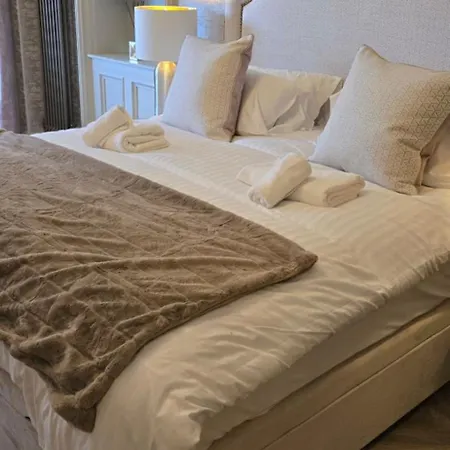 2 Bedroom Sofa Bed In Livingroom Castle View 1st Floor Sleeps 6 * Edynburg