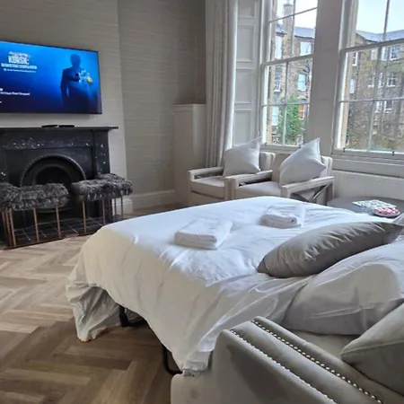 2 Bedroom Sofa Bed In Livingroom Castle View 1st Floor Sleeps 6