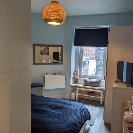 Trendy Historic Flat In * Edinburgh
