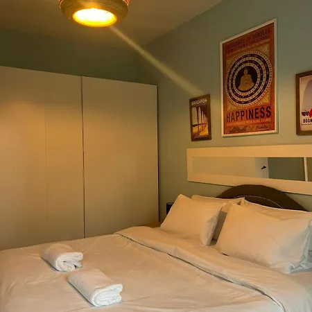 Trendy Historic Flat In Edinburgh
