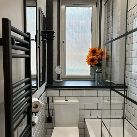 Trendy Historic Flat In Apartment *