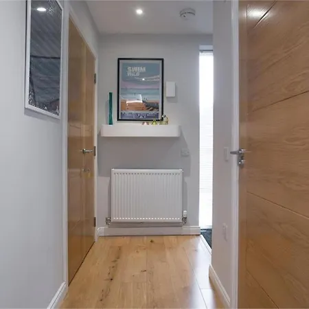 Seaside Luxury - 2min To - 20min Centre Apartment