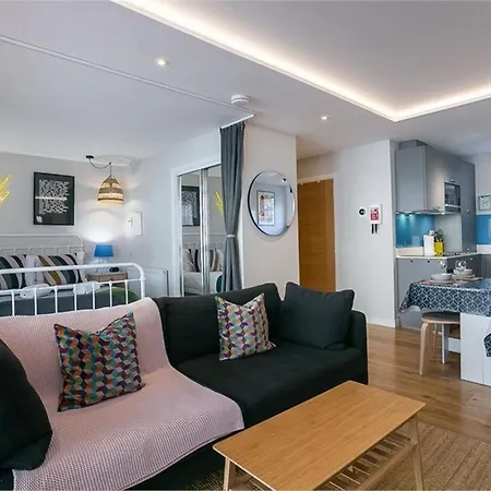 Apartment Seaside Luxury - 2min To - 20min Centre