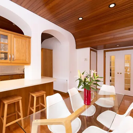 Deluxe 3-bedroom On Princes Street Overlooking Castle Édimbourg