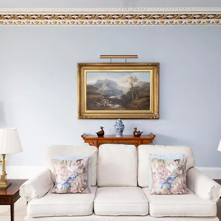 Deluxe 3-bedroom On Princes Street Overlooking Castle * Edinburgh
