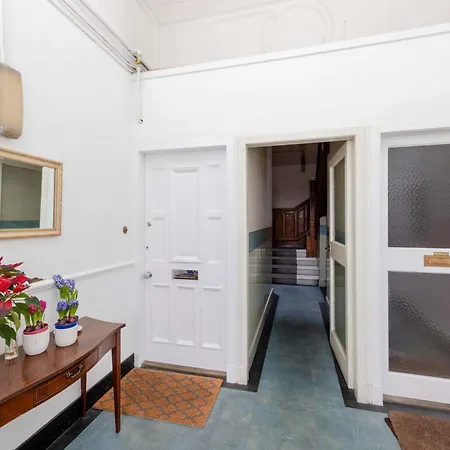 Joivy Spacious 2-bedroom Ground Floor Flat إدنبرة