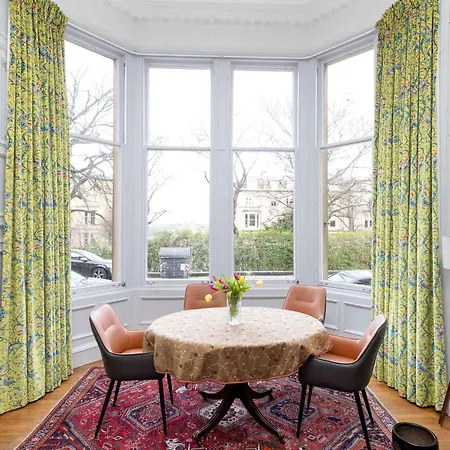 Joivy Spacious 2-bedroom Ground Floor Flat إدنبرة