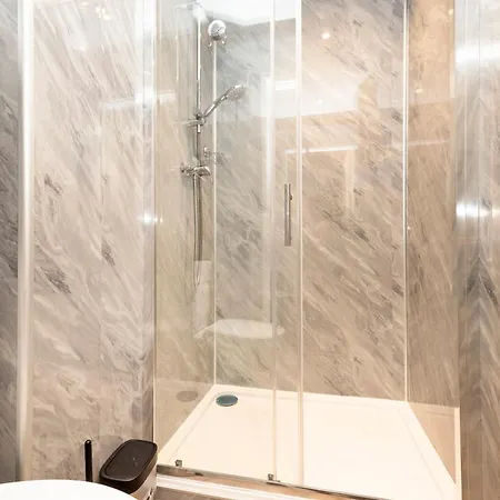 Joivy 3br Flat In Haymarket With Free Parking إدنبرة