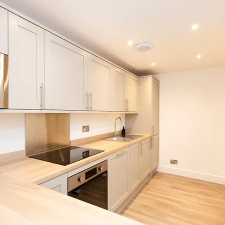 Joivy 3br Flat In Haymarket With Free Parking * إدنبرة
