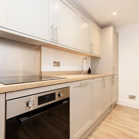 Joivy 3br Flat In Haymarket With Free Parking إدنبرة