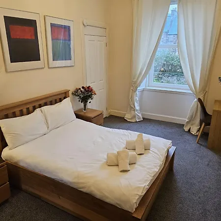 Lovely Sleeps 8 Close To Ctr Апартаменты *
