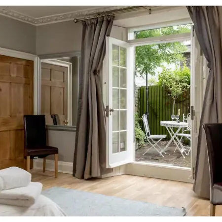 Joivy Boutique With Patio In New Town