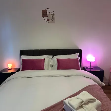 公寓 Private Main Door Two Bedrooms 爱丁堡