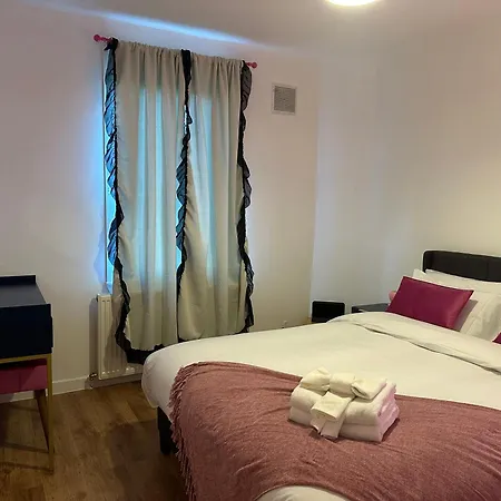 Private Main Door Two Bedrooms 公寓