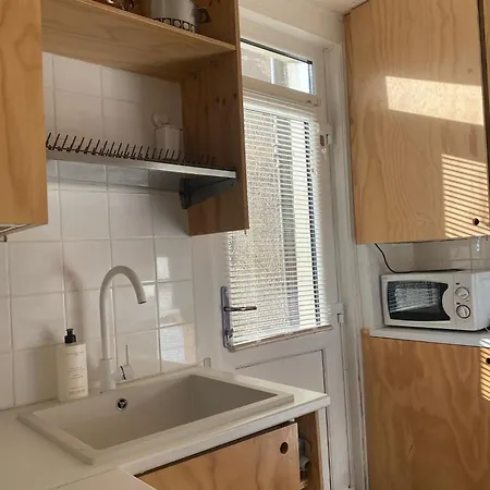 2 Bed With Garden Near Centre & Beach, Free Parking Apartament