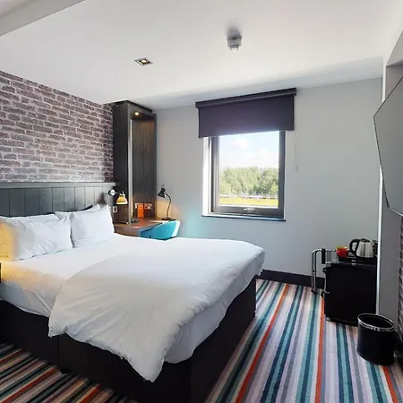 Hotell Village 4*
