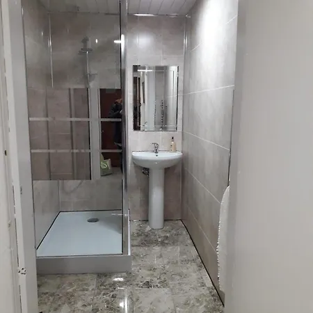 Modern Flat Near Centre! Edinburgh