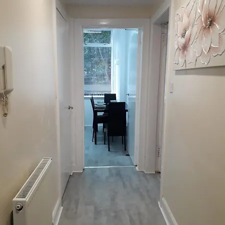 Modern Flat Near Centre! *