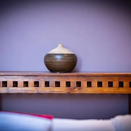 Hotel-style With Free Parking, Sleeps 4 * Edimburgo