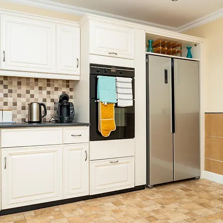 Luxury 4-bedroom Townhouse, Free Parking, Near Portobello Beach, Sleeps 8 * Edynburg