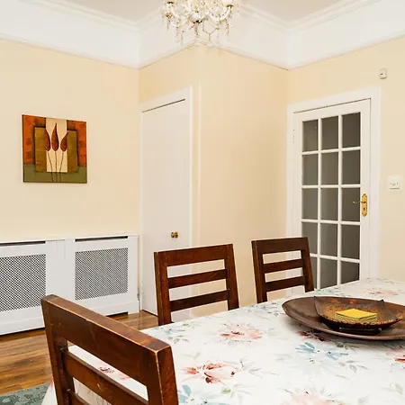 Luxury 4-bedroom Townhouse, Free Parking, Near Portobello Beach, Sleeps 8 Edynburg