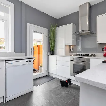 شقة Crewe - Modern 2 Bedroom, Free Private Parking And Garden *