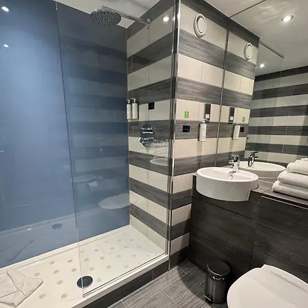 Hotell Village 4*