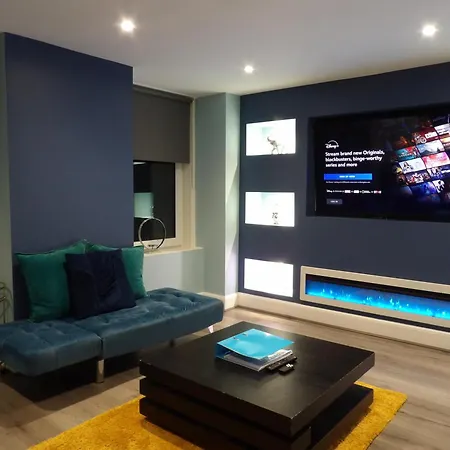 Montgomery Lovely 3 Bedroom With Private Garden In Centre Apartment *