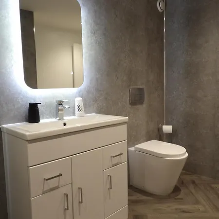 Montgomery Lovely 3 Bedroom With Private Garden In Centre Apartment *