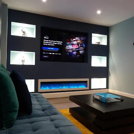 Montgomery Lovely 3 Bedroom With Private Garden In Centre