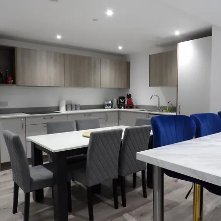 Montgomery Lovely 3 Bedroom With Private Garden In Centre Apartment *