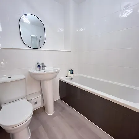 Lägenhet Quiet 2 Bedrooms And 2 Bathrooms With Free Parking