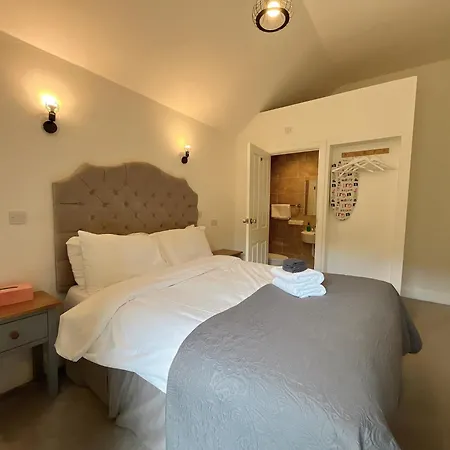 Allison House 16 Гостевой дом