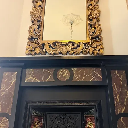 Immaculate One Bedroom Flat In The Centre Edinburgh
