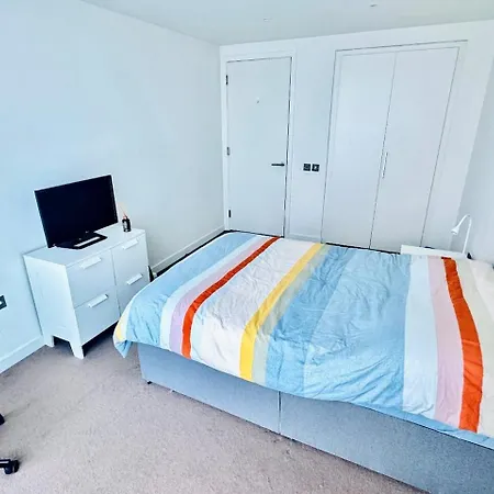 Elegant 2br In Prestigious Quartermile