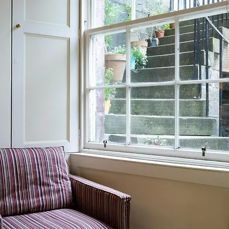 Beautiful Georgian 2 Bedroom Flat אדינבורו