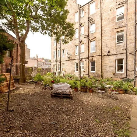 Castle Views! Stylish 2bd Flat, Sleeps 4