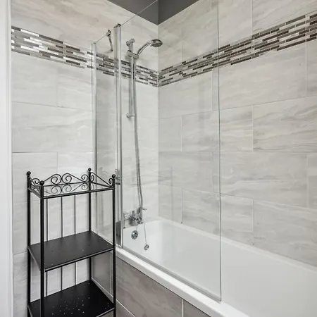 A Two Bedroom - Victorian At 8 Priestfield Road * אדינבורו