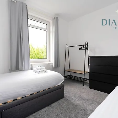 Cosy 2 Bed West End Free Parking Apartmán