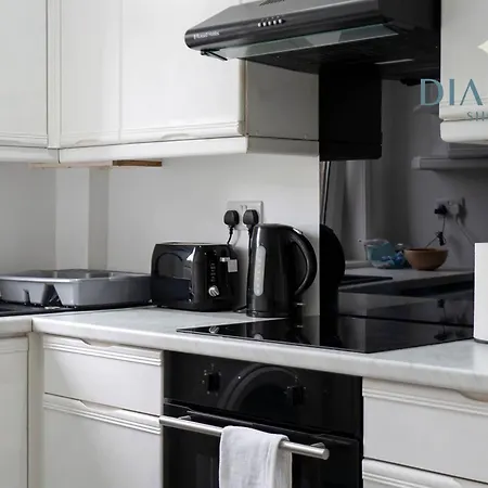 Cosy 2 Bed West End Free Parking Apartmán