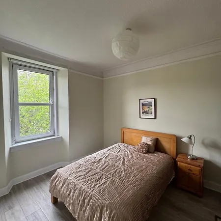 Stylish Canal-side Retreat In Edimburgo