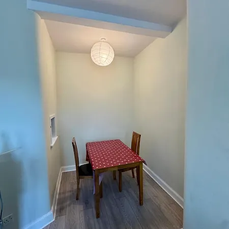 Stylish Canal-side Retreat In Edimburgo