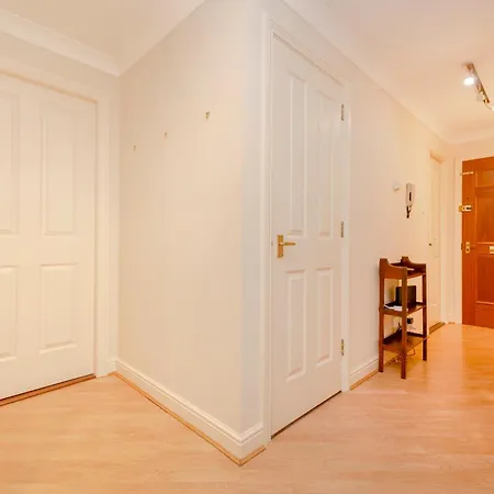 Charming 2-bedroom - Ground Floor Edinburgh