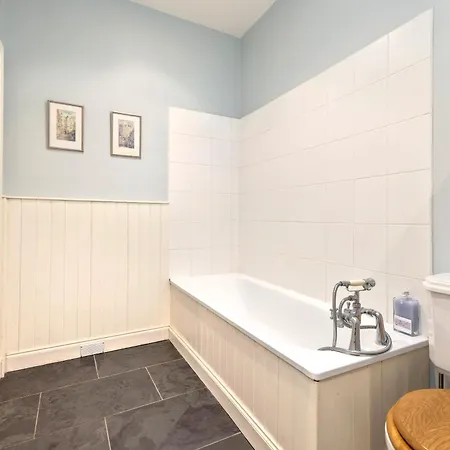 Charming 2-bedroom 2-bathroom * Edinburgh