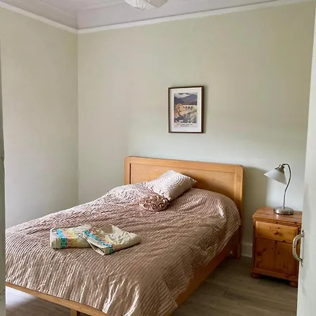 Stylish Canal-side Retreat In Edimburgo