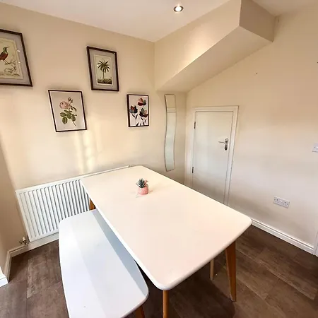 Torwood Townhouse - Superfast Wifi, Contractor Friendly With Free Parking Edimburgo